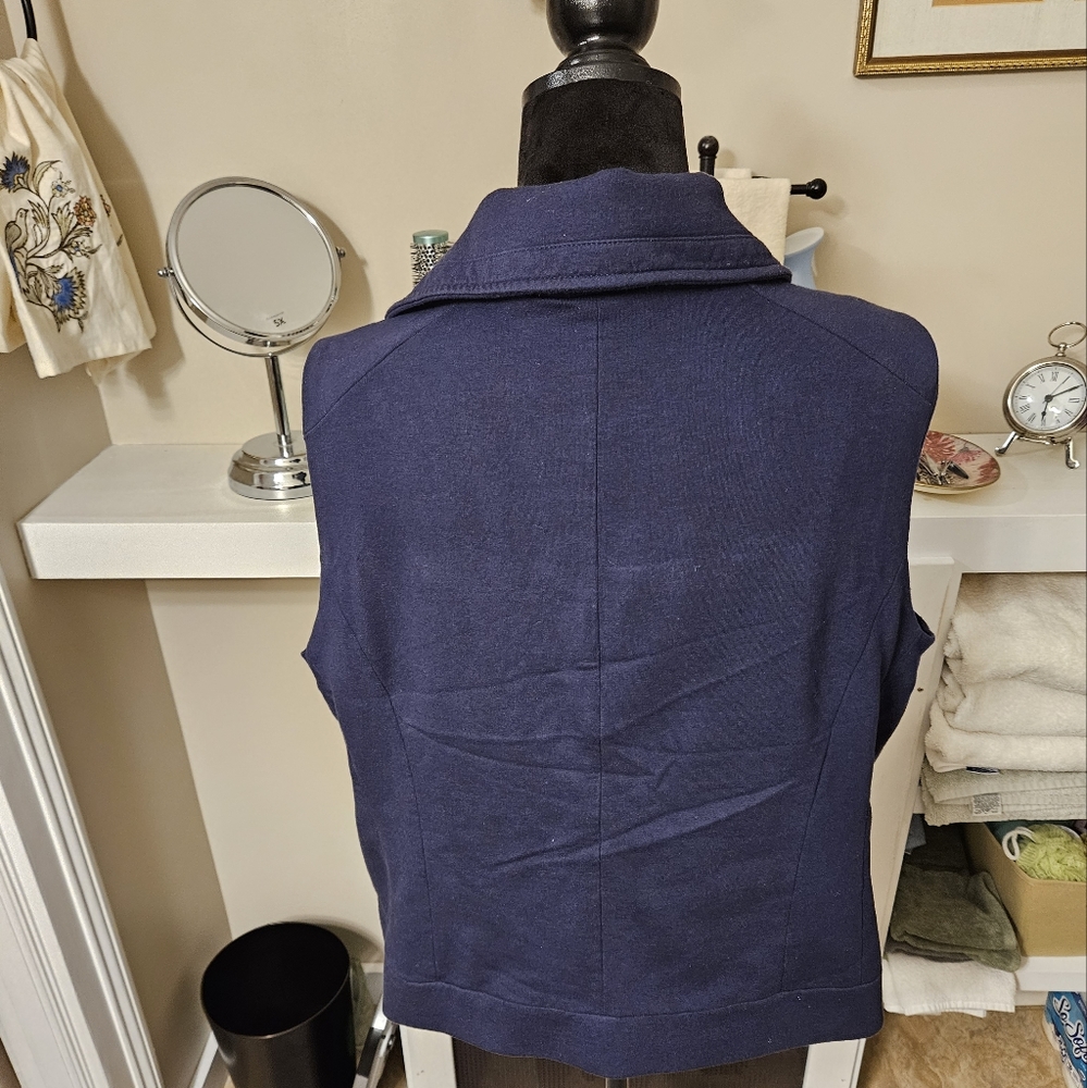 Vest - Picture 2 of 4